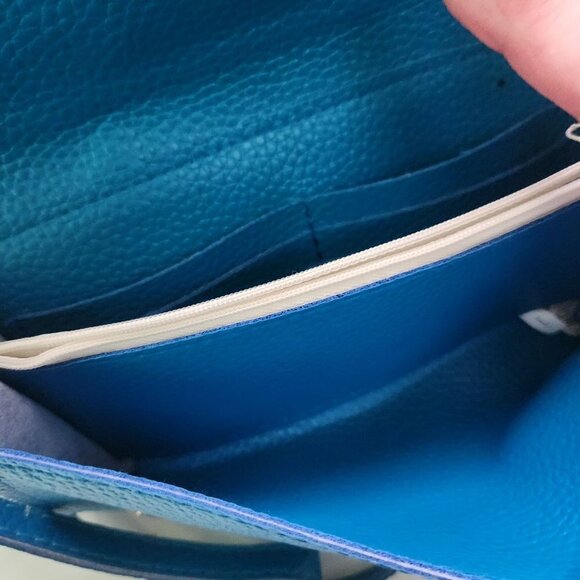 Turquoise NWT Floral 3D Crossbody Clutch Convertible Wallet - Picture 5 of 5